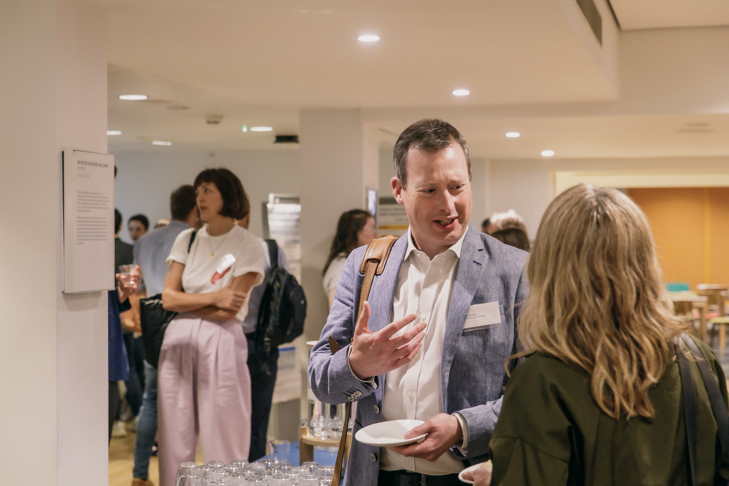 Nick Evans talking to an ECR at the Annual Symposium